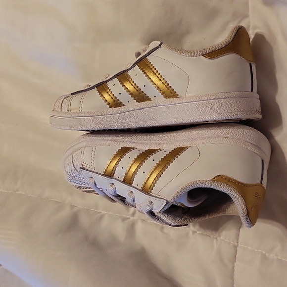 Superstar Adidas gold n white unisex sneakers 8 k - Picture 7 of 9